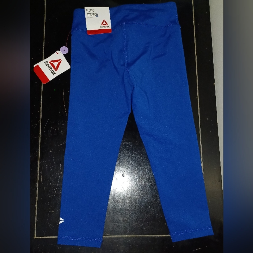 Girls Reebok suit - Picture 3 of 6